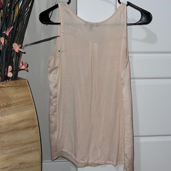 ❗️FINAL SALE❗️Express V-neck Tank - Picture 5 of 6